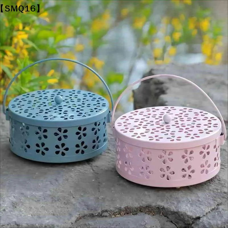 boîte bobines moustiques boîte aromathérapie bleu clair rose pâle moderne perforations floraux poignée métallique