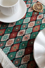 chemin table moderne motif géométrique vert rouge beige bordure frisée coton polyester
