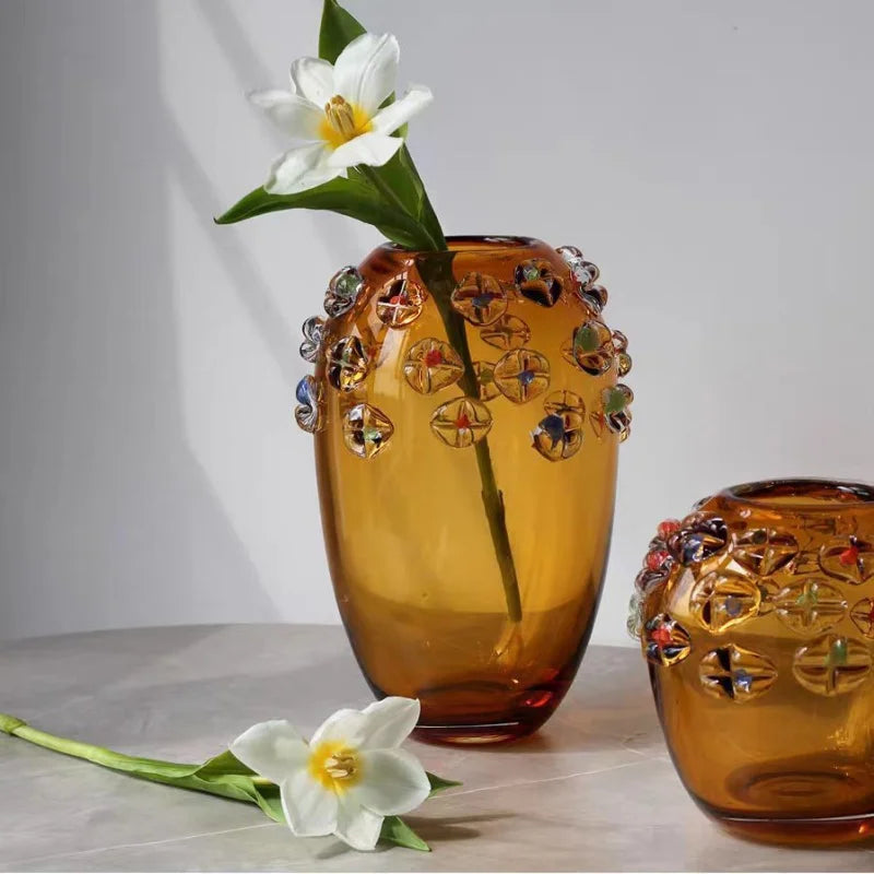 vase verre transparent ambre floral relief moderne arrangement fleurs table