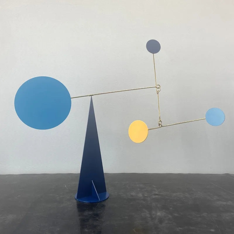 mobile cinétique géométrique moderne rouge bleu jaune doré minimalistes art déco chambre salon