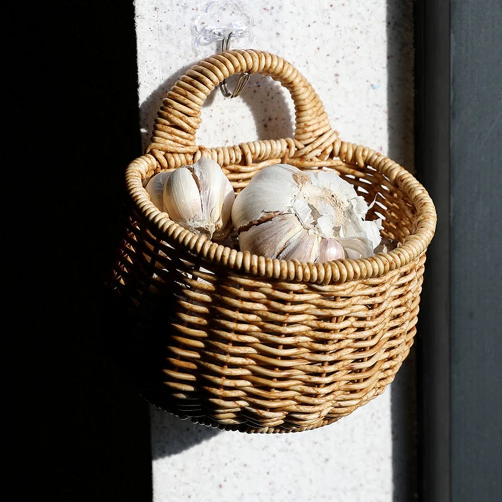 paniers suspendus osier marron clair tressés élégants traditionnels crochets rangement fruits légumes