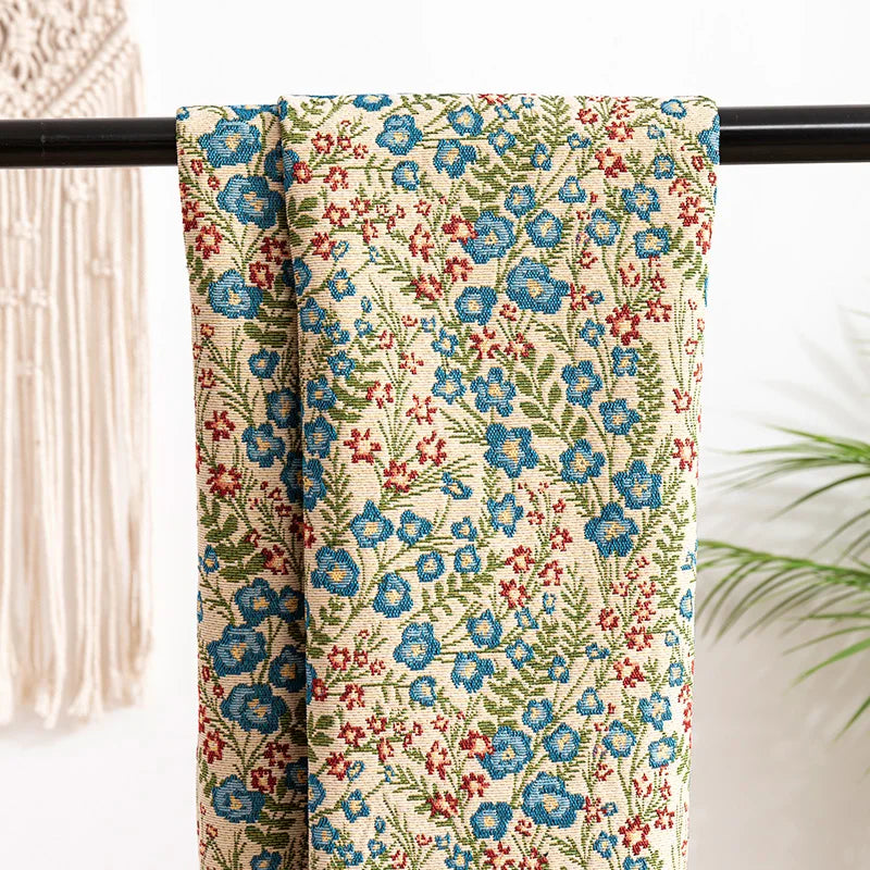 tissu fleuri vintage polyester coton fleurs feuilles chats beiges bleus rouges verts marrons résistance
