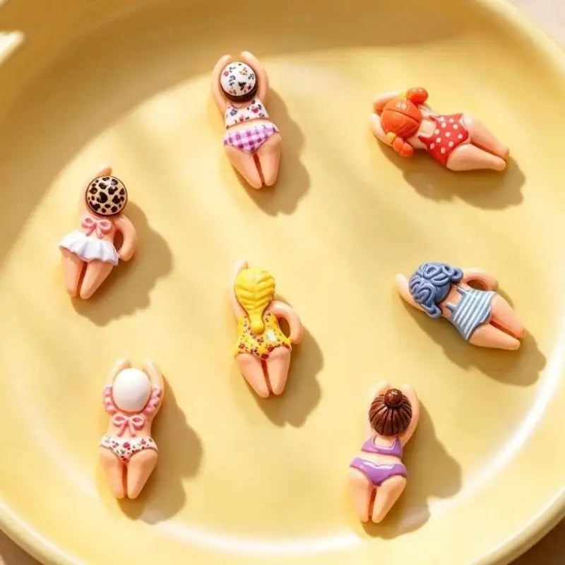 figurines résine personnes allongées peau claire vêtements colorés rayures pois léopard cartoon bijoux diy