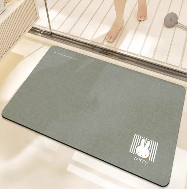 tapis bain dessin animé lapins gris jaune vert bleu rayures enfantin absorbant