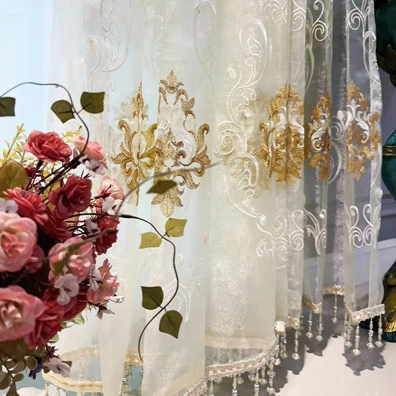 rideau brodé polyester transparent blanc doré classique élégant broderie florale bordure chambre salon