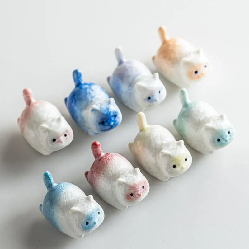 figurines chats céramique blanc bleu rose vert artisanal moderne maison chambre