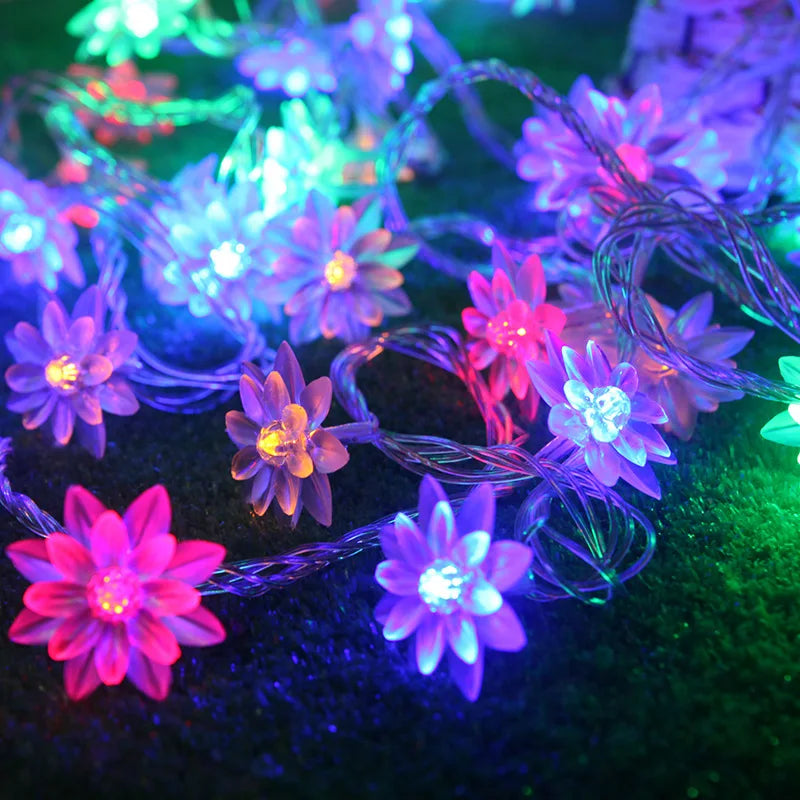 guirlande lumineuse fleurs colorées jardin nocturne décoration extérieure féerique chaleureuse led festive