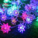 guirlande lumineuse fleurs colorées jardin nocturne décoration extérieure féerique chaleureuse led festive