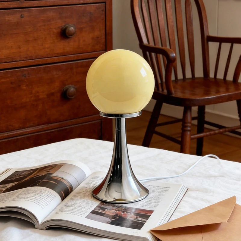 lampe table moderne minimaliste sphérique brillante orange rouge blanc noir prise usb