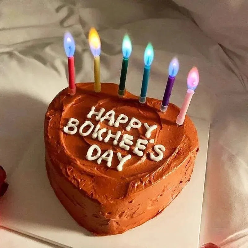 bougies colorées anniversaire gâteau décorations fleurs fruits texte happy birthday moderne festive