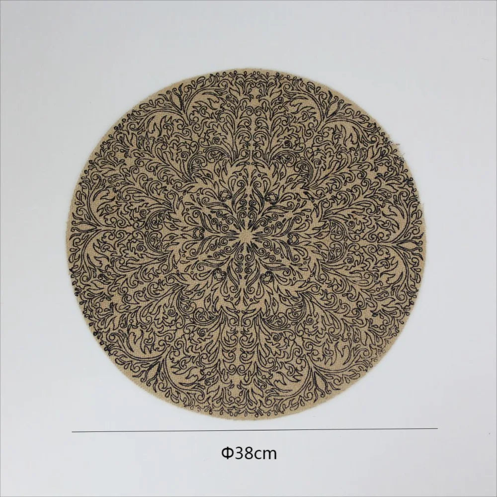 serviettes table boho chic motifs géométriques pompons noirs beige tables manger rondes 36 38