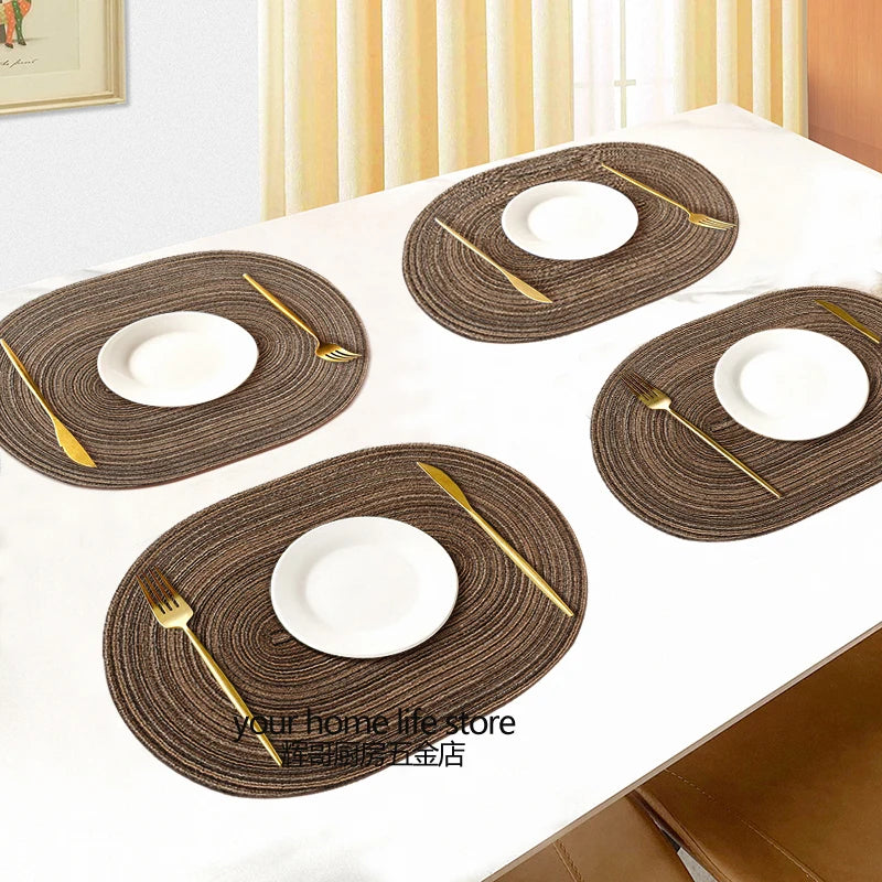 tapis table moderne rayures horizontales marron clair assiettes fourchettes cuillères serviettes feuilles gâteau fleurs