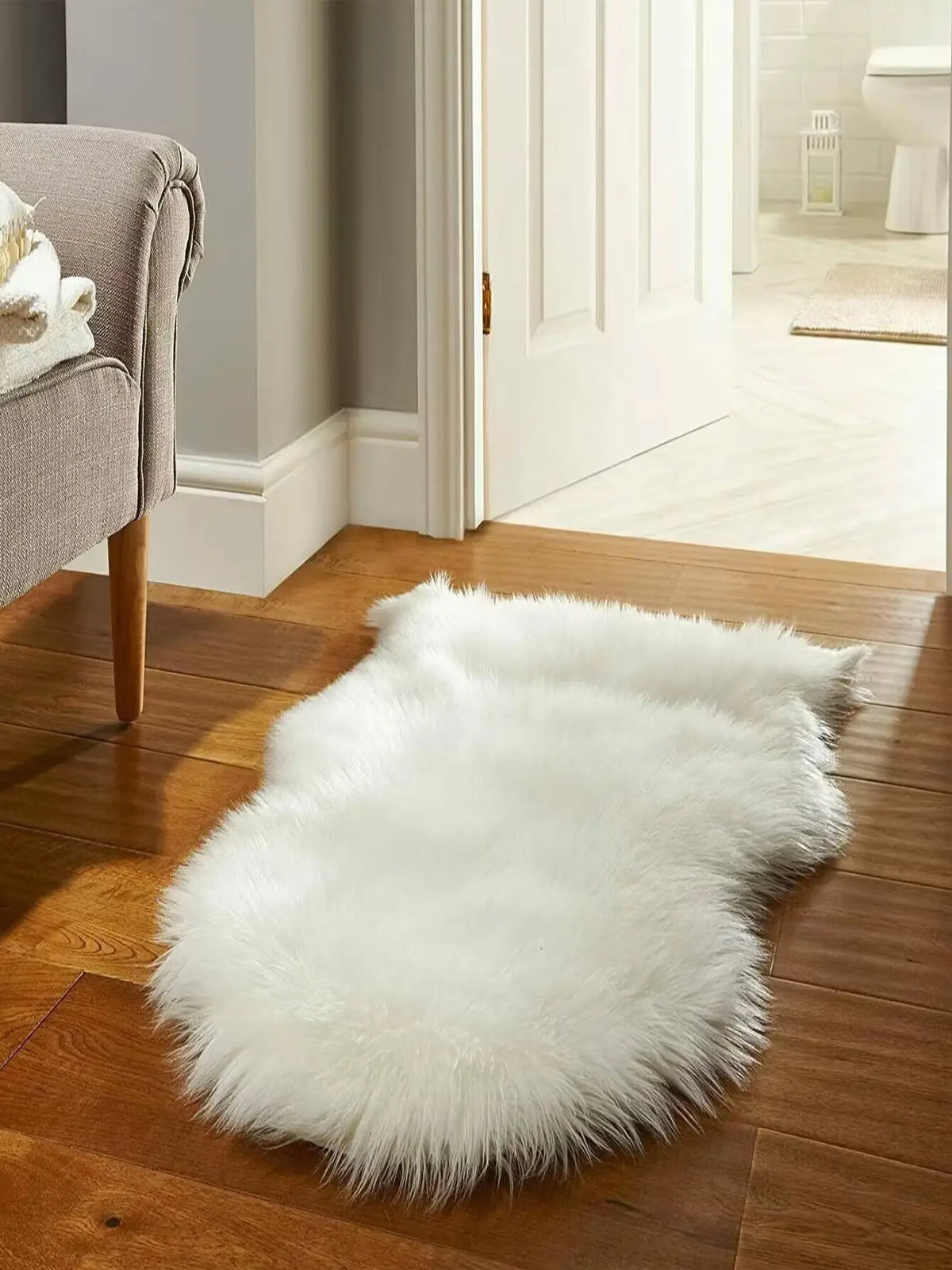 tapis acrylique blanc rose beige poilu duveteux decoratif scandinave intérieur