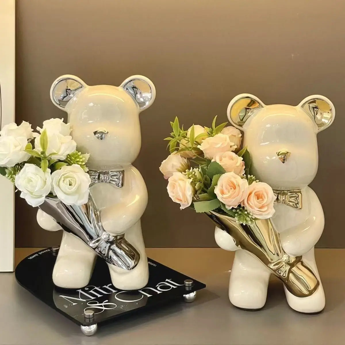 statuette ours blanc résine brillante moderne élégant bouquet fleurs decoration maison salon