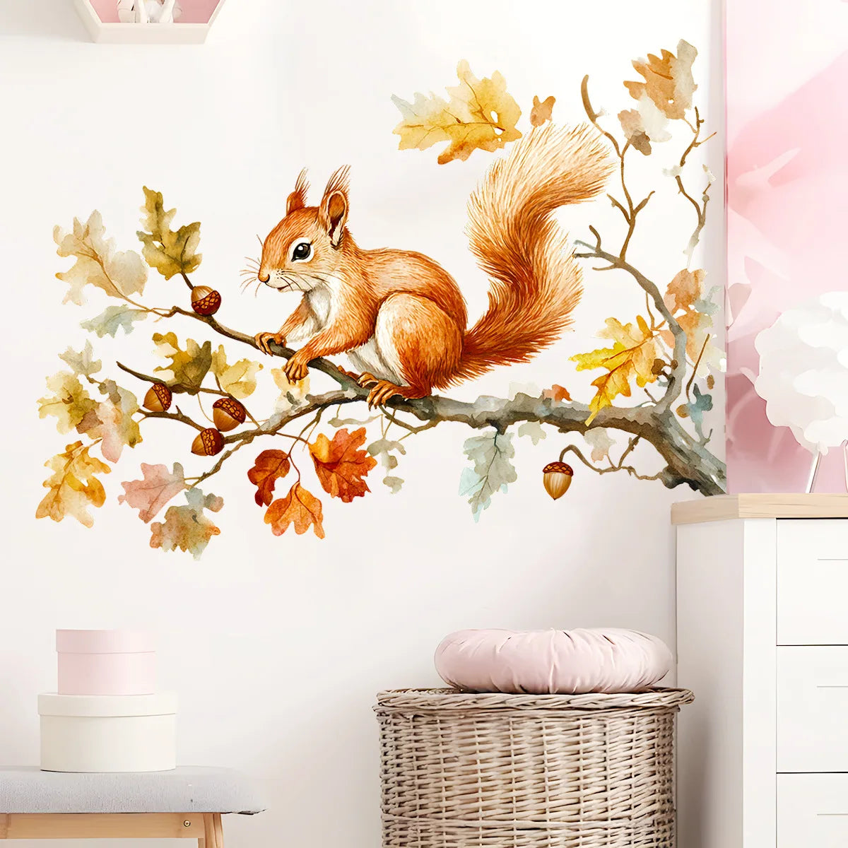 sticker mural illustration écureuil branche feuilles glands orange blanc vert marron réaliste autoadhésif chambre