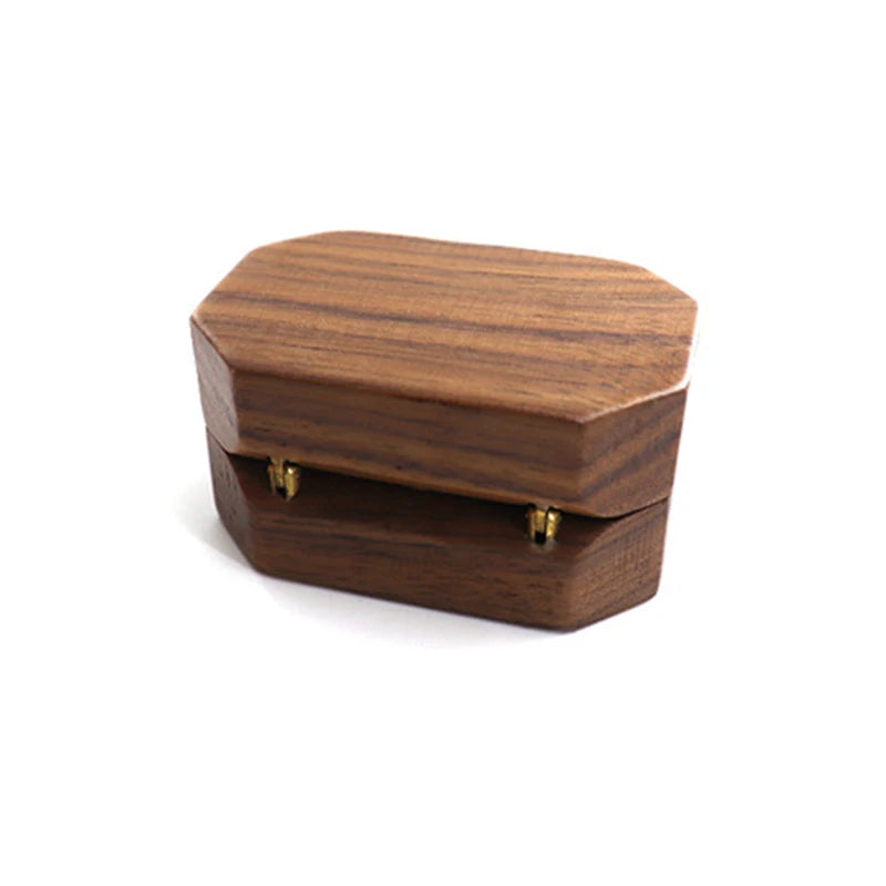 boîte bijoux marron coffret bois clips dorés anneaux solitaires moderne emballage cadeau rangement mariage
