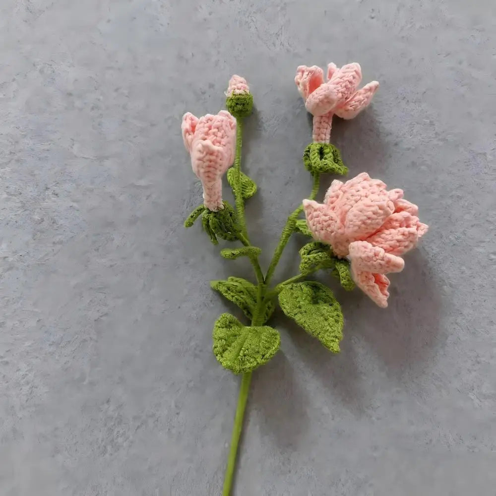 fleurs tricotées main rose rouge blanc bleu artisanat crochet decoration mariage fete valentin traditionnelle