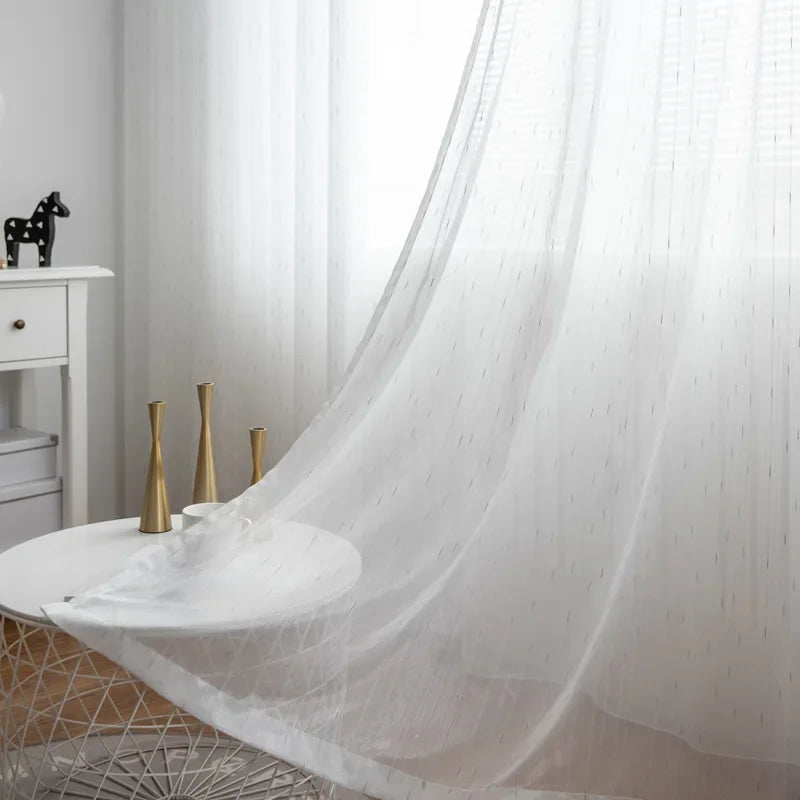 rideau blanc moderne transparent rayures verticales fines fenêtre salon chambre maison