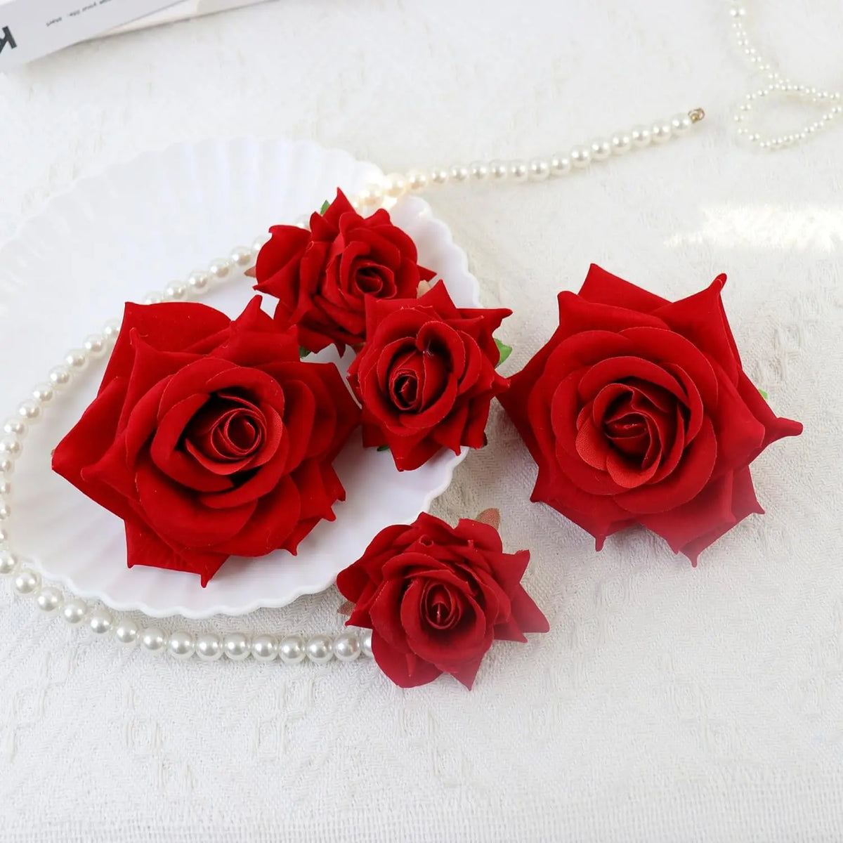 décoration gâteau roses artificielles rouge bouquet classique grandes petites fleurs tissuévénement anniversaire