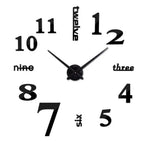 horloge murale numérique minimaliste moderne noire blanche chiffres relief effets découpe cadran lisse fixée