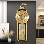 horloge murale or traditionnelle décoration florale chiffres arabes métal doré cerf montagnes