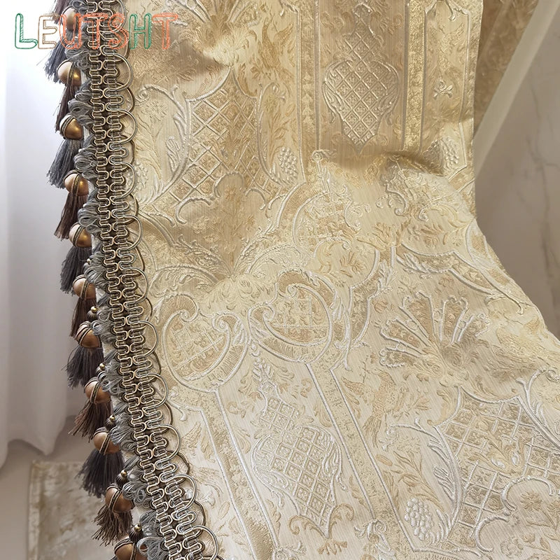 rideau occultant beige clair broderie florale luxe classique pompons dorés tassel