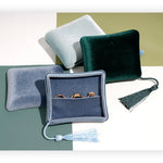 boîtes rangement bijoux pochettes velours classiques réutilisables couleurs vert foncé rose violet pompon