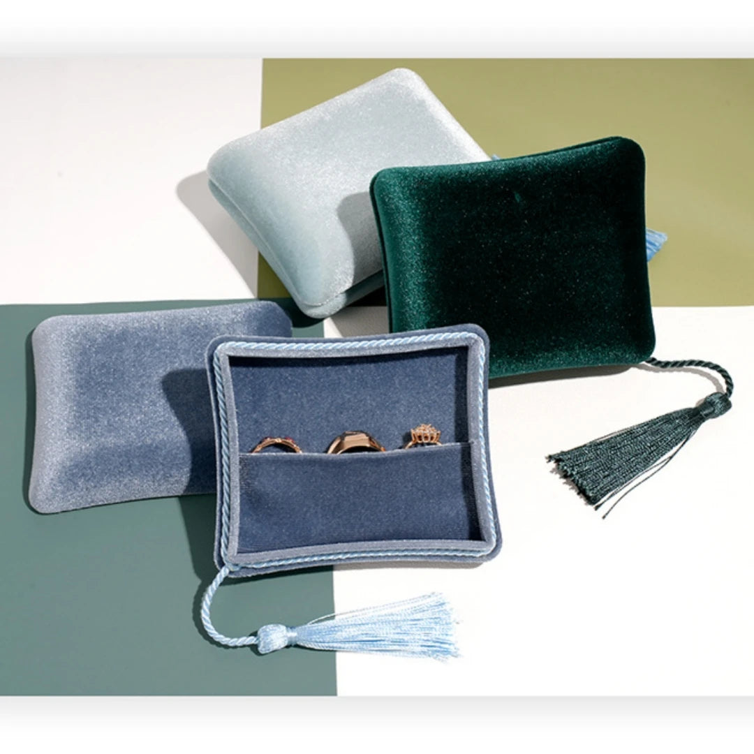 boîtes rangement bijoux pochettes velours classiques réutilisables couleurs vert foncé rose violet pompon
