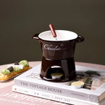 fondue chocolat moderne tasses lait rouge noir blanc cuillère bougie