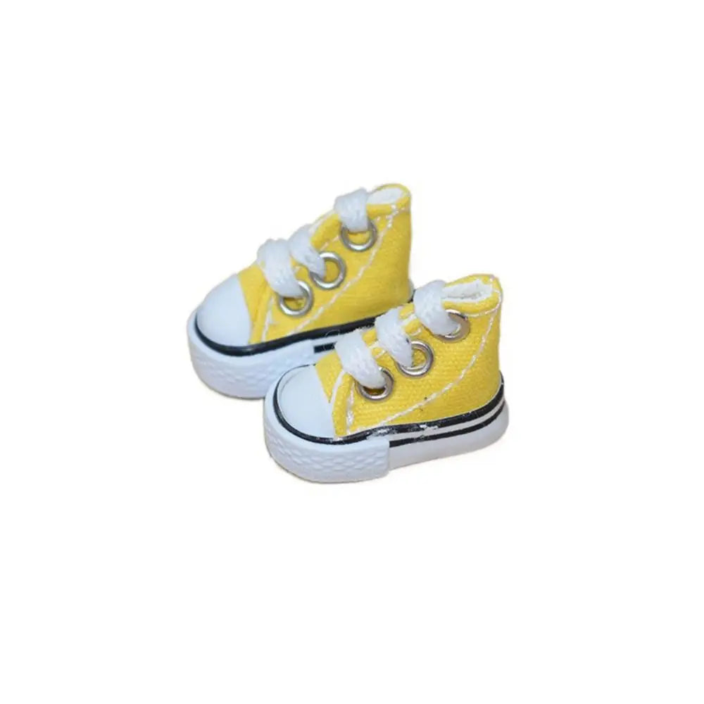 chaussures sport miniatures toile coton classiques baskets couleurs variées opaques enfants accessoires poupées
