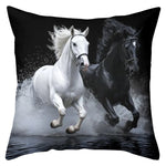 taies d'oreiller polyester motifs chevaux galopants moderne noires blanches 45x45cm sofa lit decoration chambre