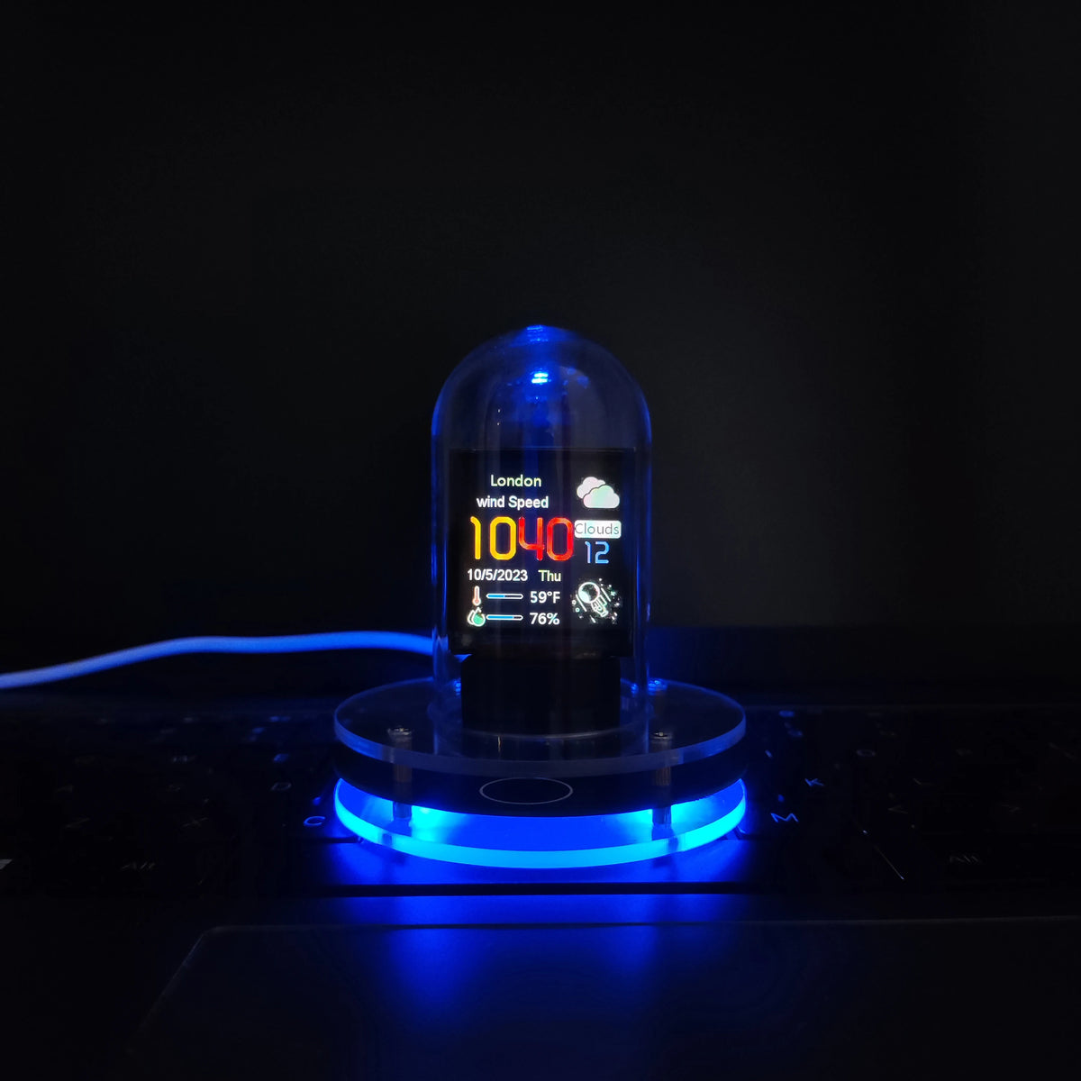 horloge digitale nixie tubes écran tactile météo date heure élégante moderne futuriste adhésif lumineuse