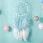 attrape rêves boho chic papillons plumes rose clair blanc moderne chambre décoration suspendue