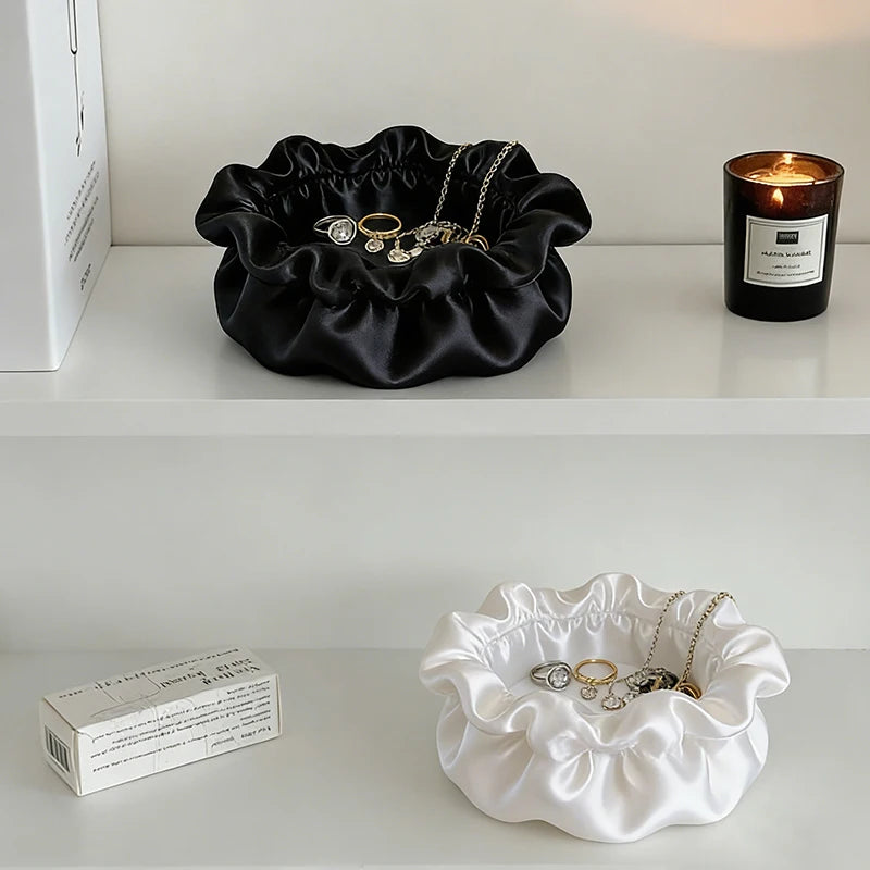 sac bijoux violet blanc moderne élégant satiné rangement bague chaîne réutilisable