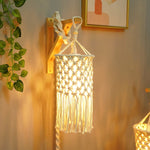 lampe suspendue boho macramé blanc cassé motifs géométriques boule bois franges decoration maison salon