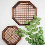 grille fenêtre traditionnelle marron foncé décoration murale classique règles horizontales verticales opacité décoration courtyard