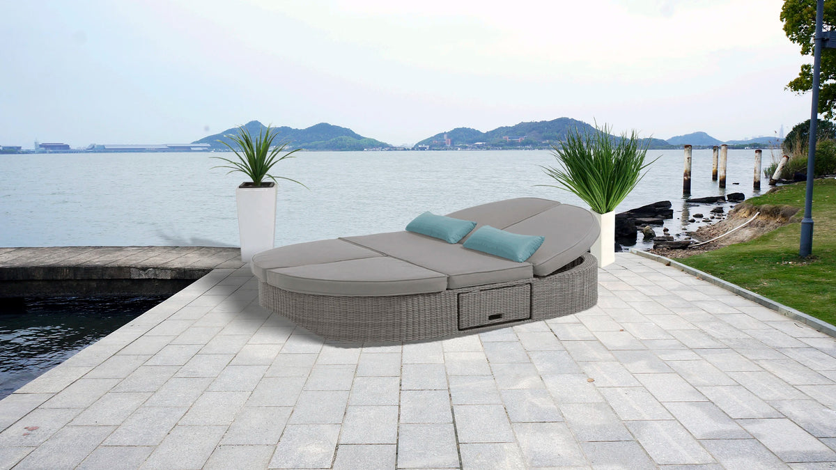 lit jardin moderne rotin gris coussins rayés bleus deux oreillers table basse intégrée