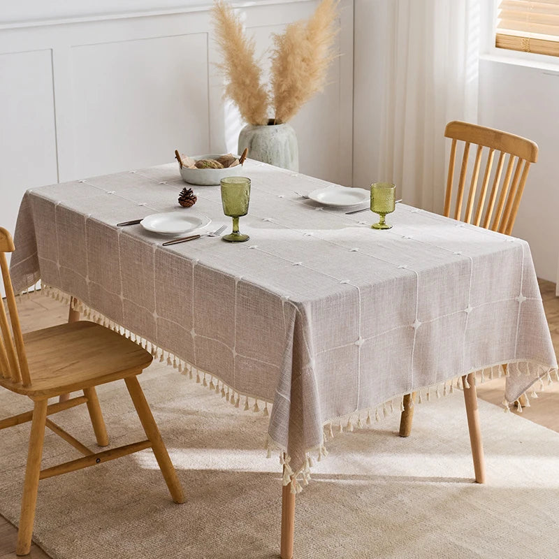 nappe rustique rectangle polyester moderne beige rayures tissage fin assiettes blancs couverts métalliques décoration