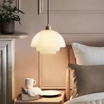 lampe suspendue minimaliste verre blanc opaque métal doré salon chambre