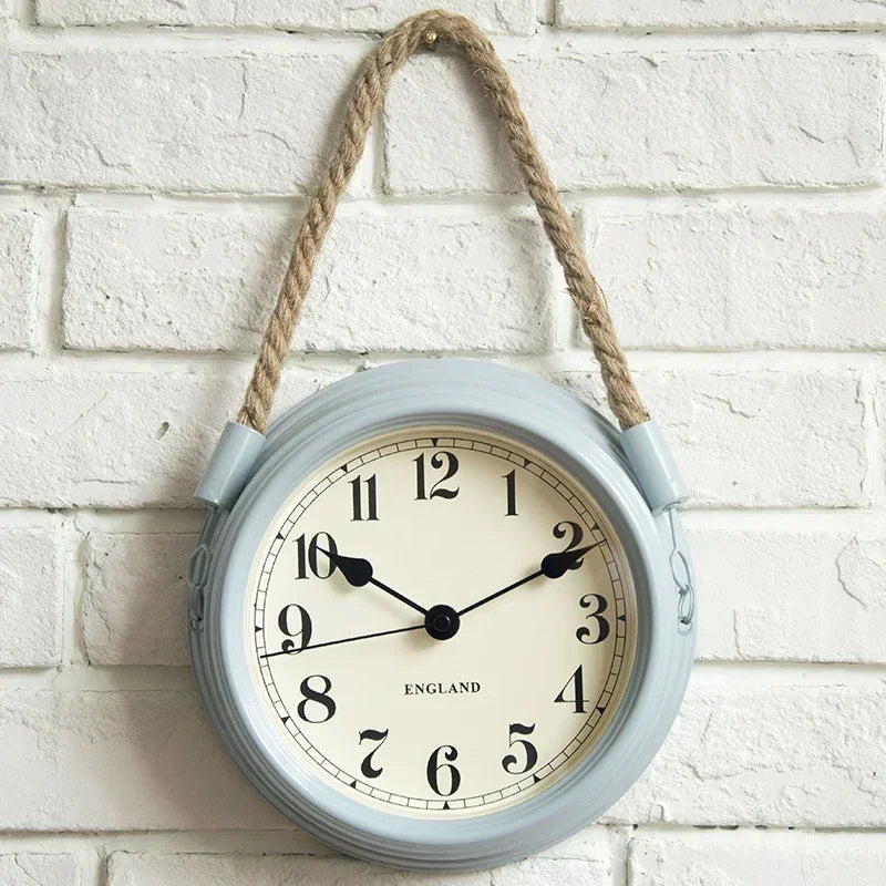 horloge murale vintage métal gris clair moderne fixation numérotée diamètre 22 rond