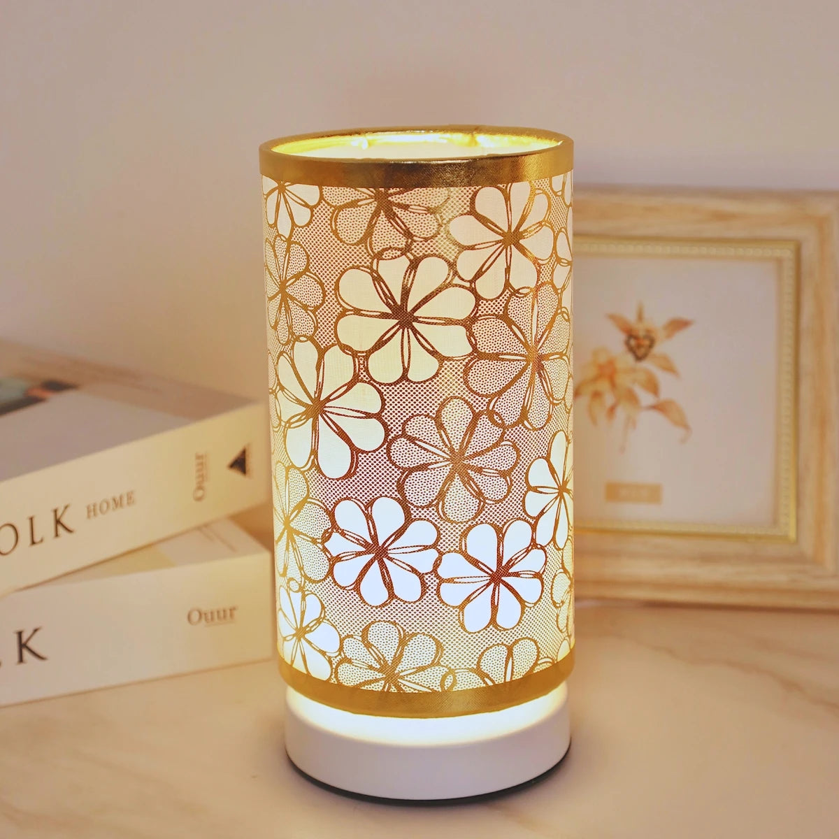 lampe table moderne blanc beige doré écolo flux lumineux géométrique adhésif textile certifications rohs