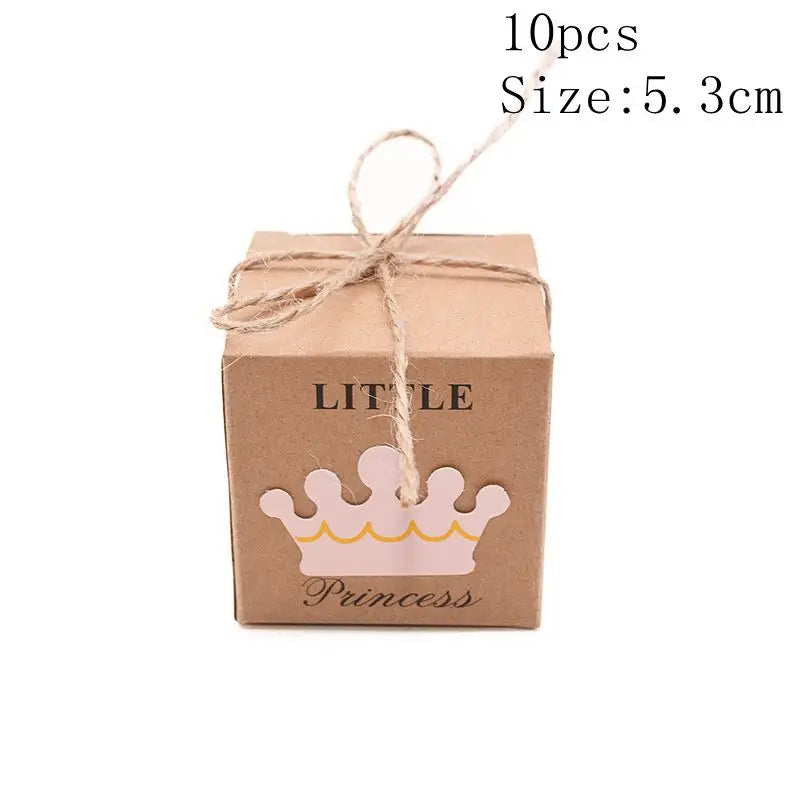 boîtes cadeaux marron clair texture cartonnée vintage ruban coton étagères événements anniversaires noël mariage