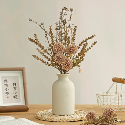 bouquet fleurs séchées vase blanc brun céramique décoration intérieure minimaliste rustique