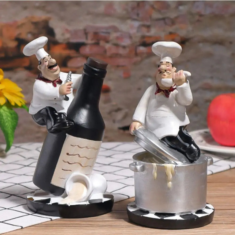 statue cuisinier cartoon uniforme blanc tablier noir chapeau cuillère dorée bouteille pot pomme terre