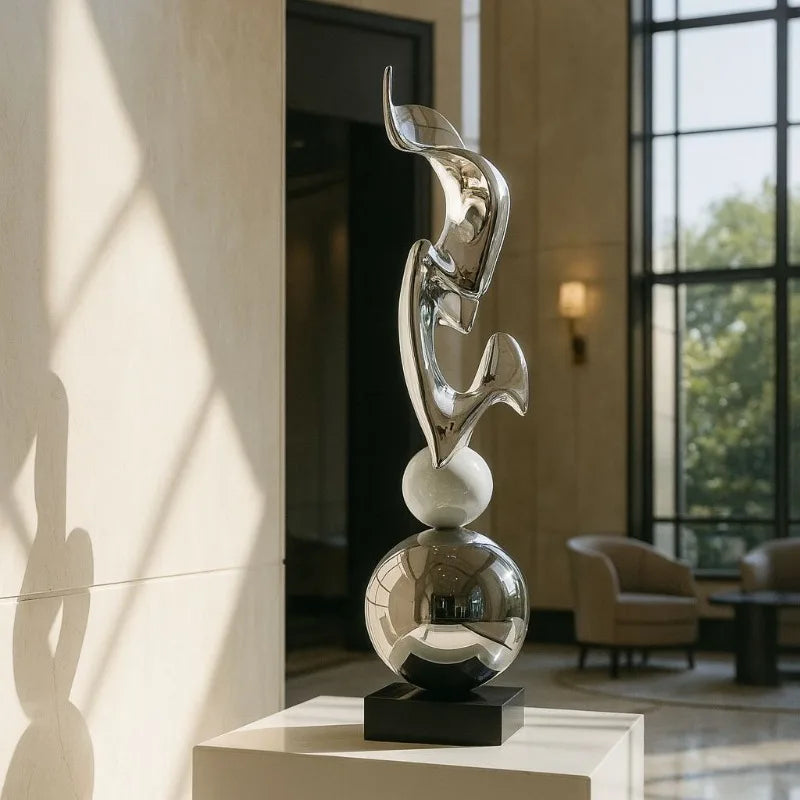 sculpture abstraite contemporaine argent doré forme organique base carrée intérieur salon nouveau classique minimaliste