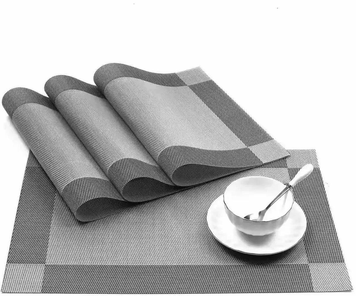 tapis table moderne rayures horizontales beige marron gris clair assiette cuillère couteau tasse