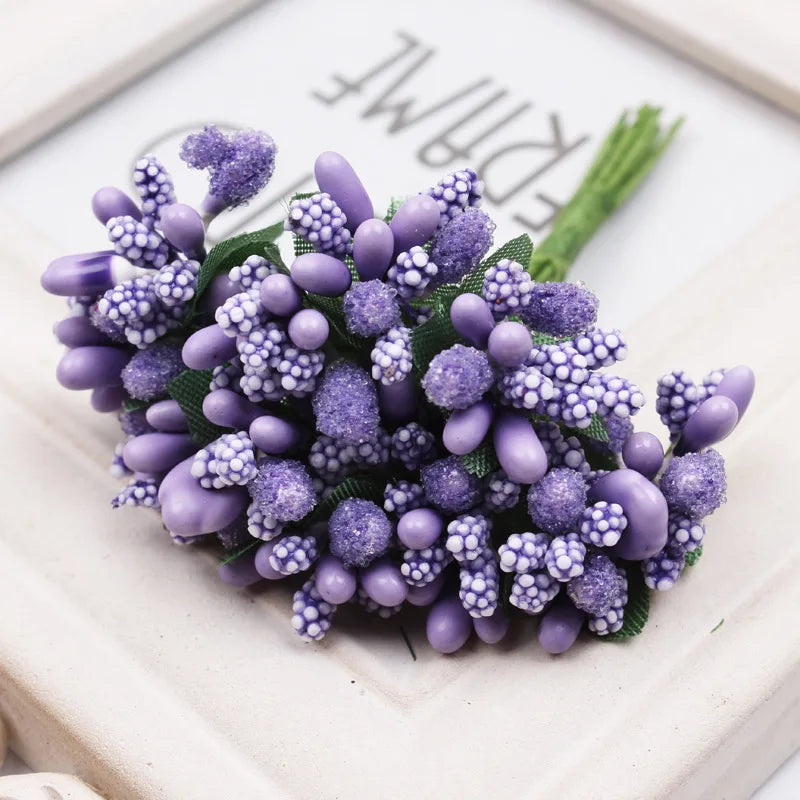décoration intérieure bouquets artificiels fleurs boutons modernes variées feuilles vertes
