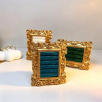support bijoux or vert blanc ornements baroques velours classique baroque