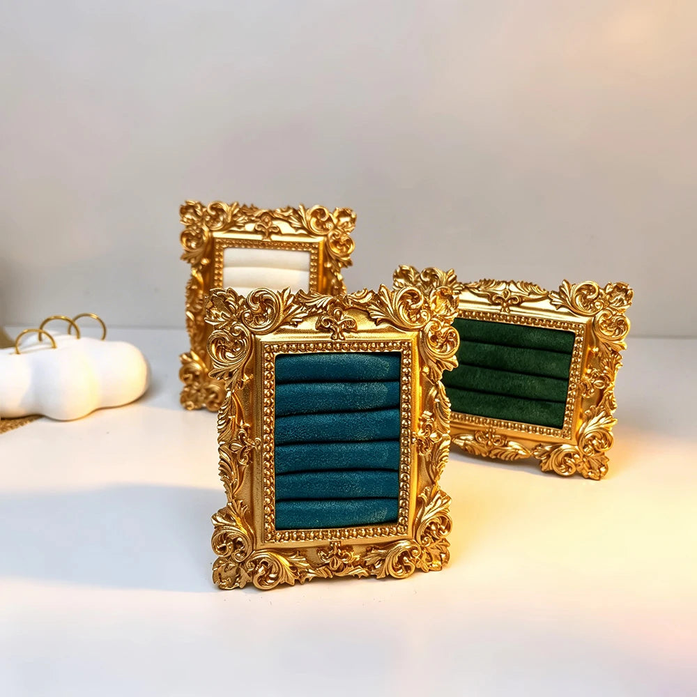 support bijoux or vert blanc ornements baroques velours classique baroque