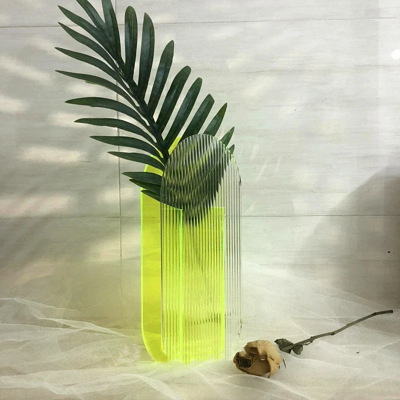 vase moderne transparent rayures vertes orange jaune rose bleu table floral